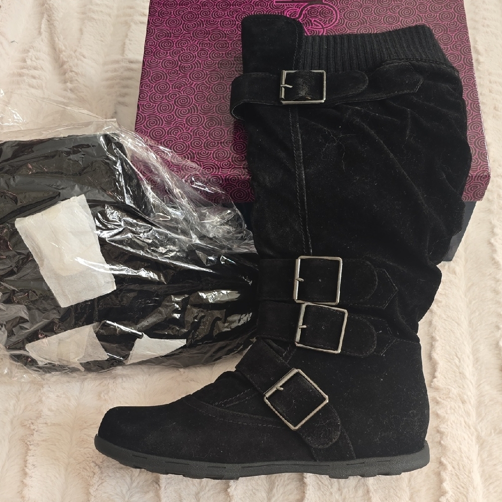 Refresh Black Winter Boots with Buckles